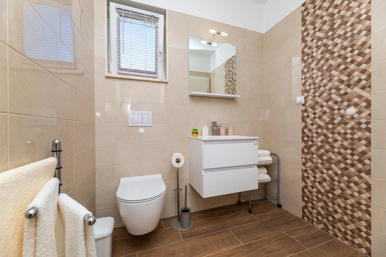 Apartment Nada 1 Malinska Kültér fotó